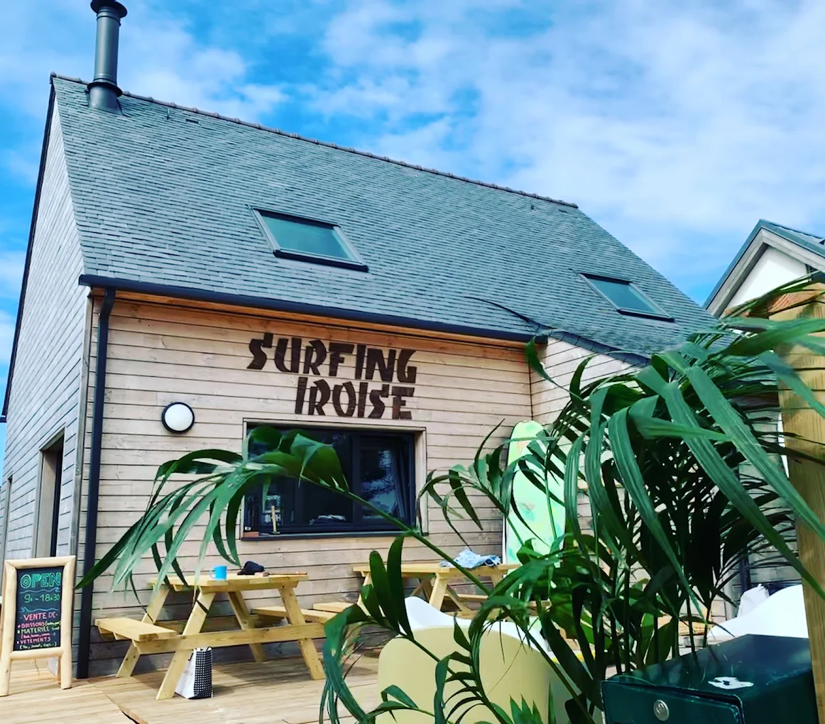 Surfing Iroise , Ecole de surf du Conquet, Café et Surfshop - Le Conquet